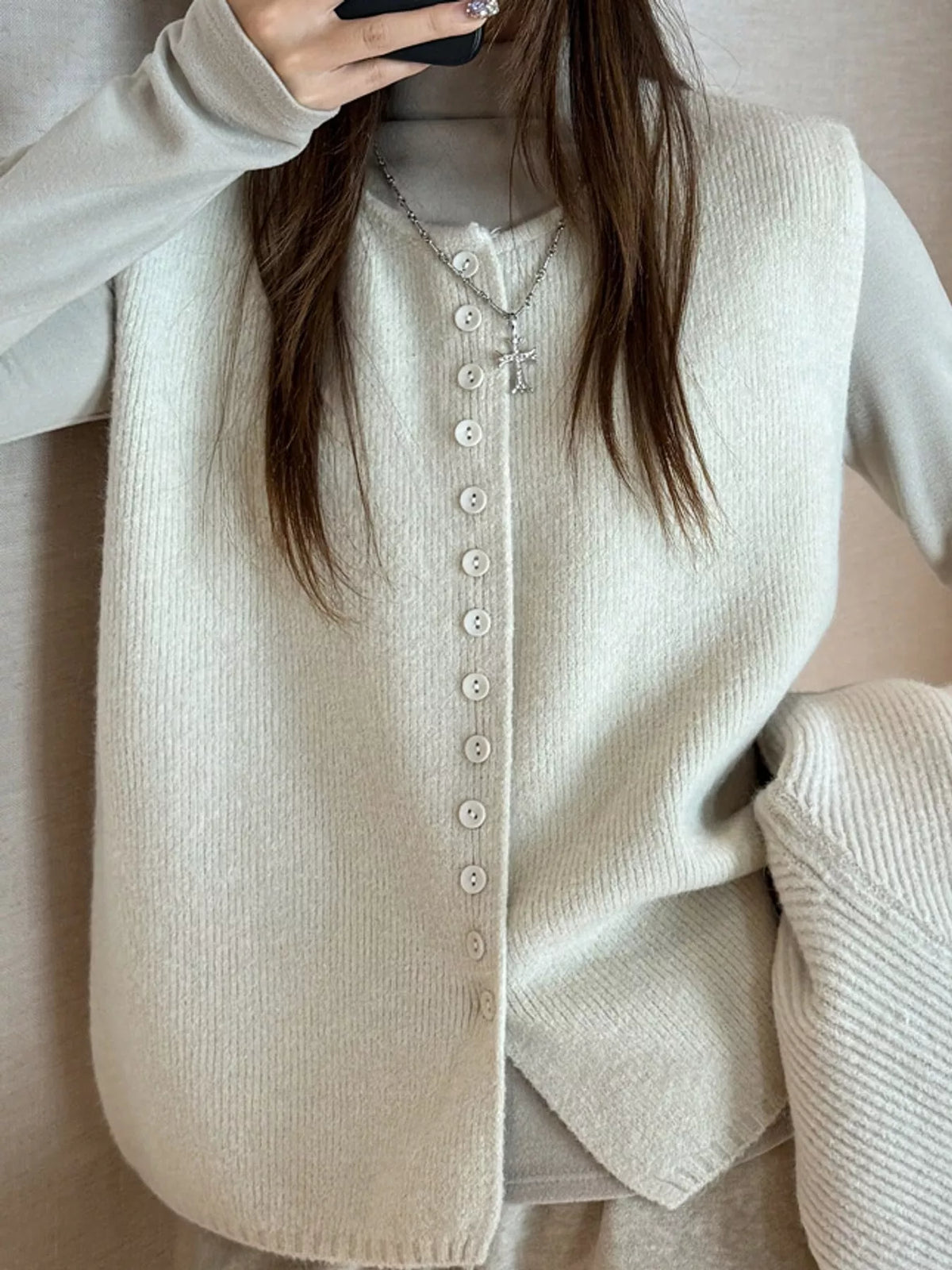 Shell white sleeveless sweater vest