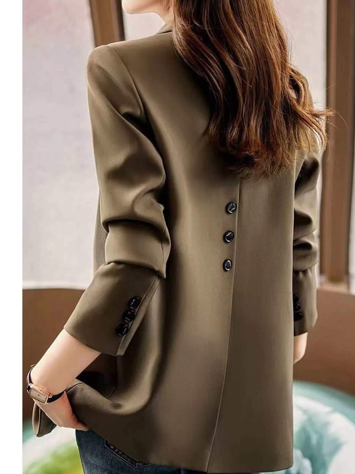 Collared long sleeve blazer, back view