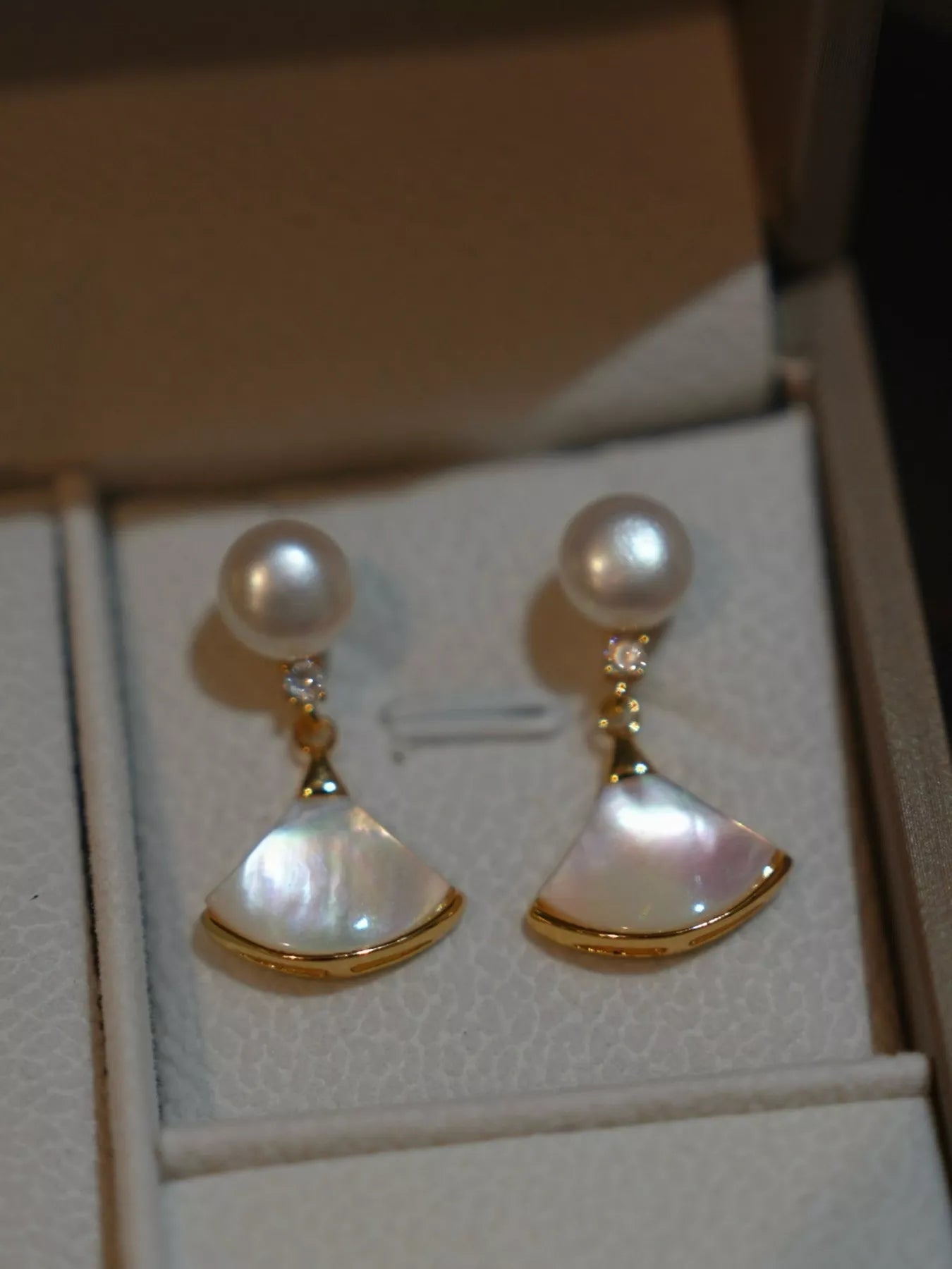 Trendsi Fan-Shaped Pearl Drop Earrings -