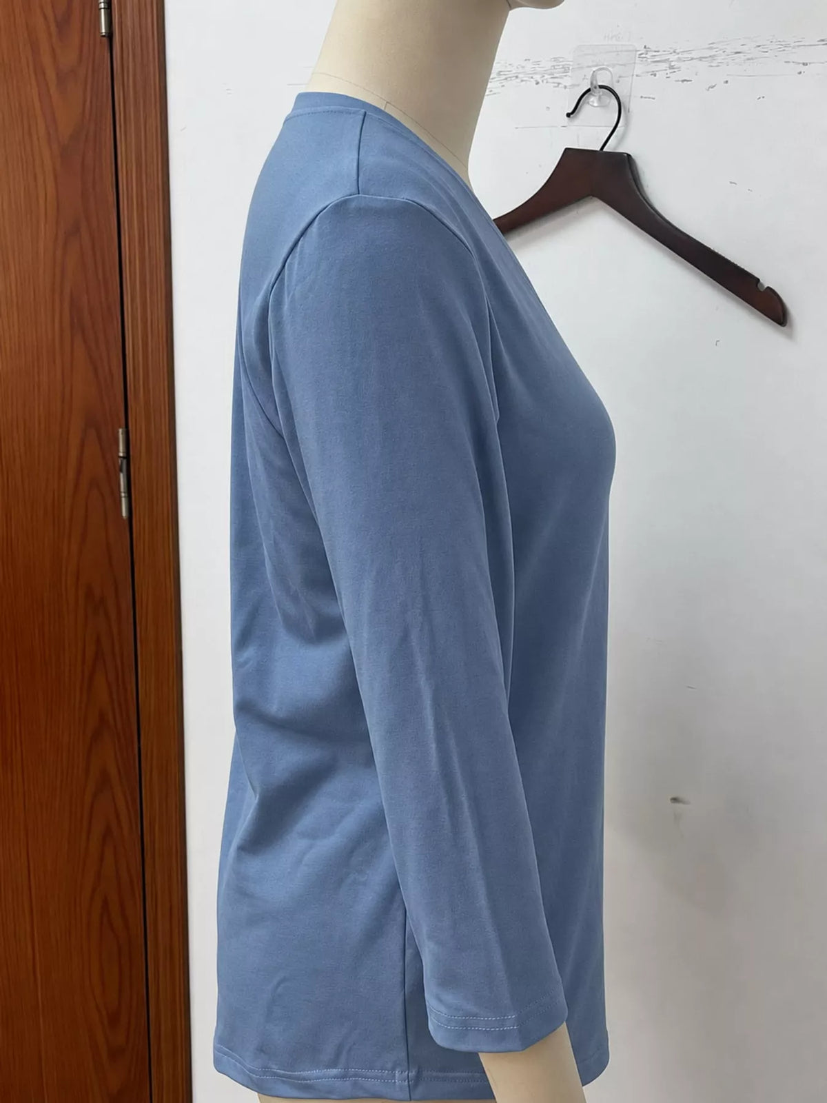 Gray blue v-neck half sleeve t-shirt, detail view