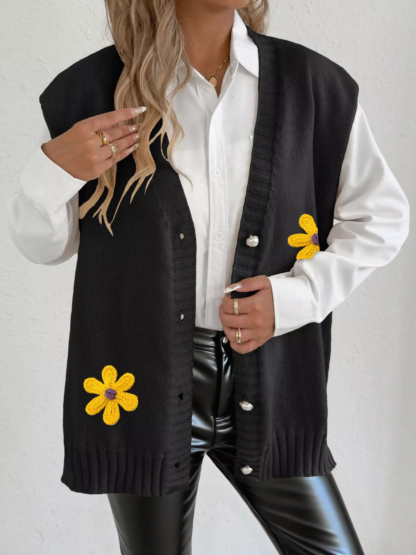 Flower V-neck sleeveless cardigan