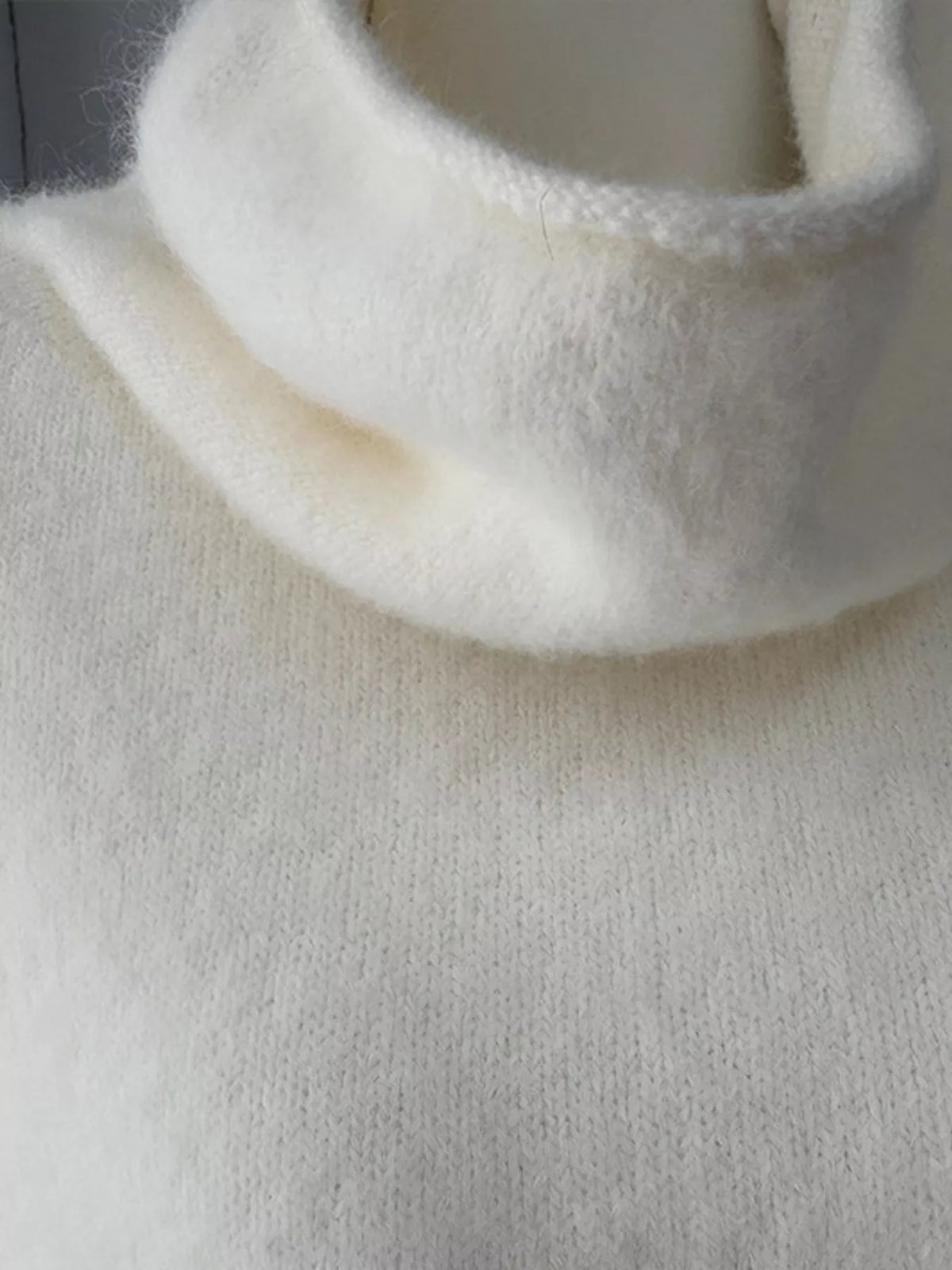 Fuzzy short-sleeve turtleneck sweater in cream, turtleneck detail