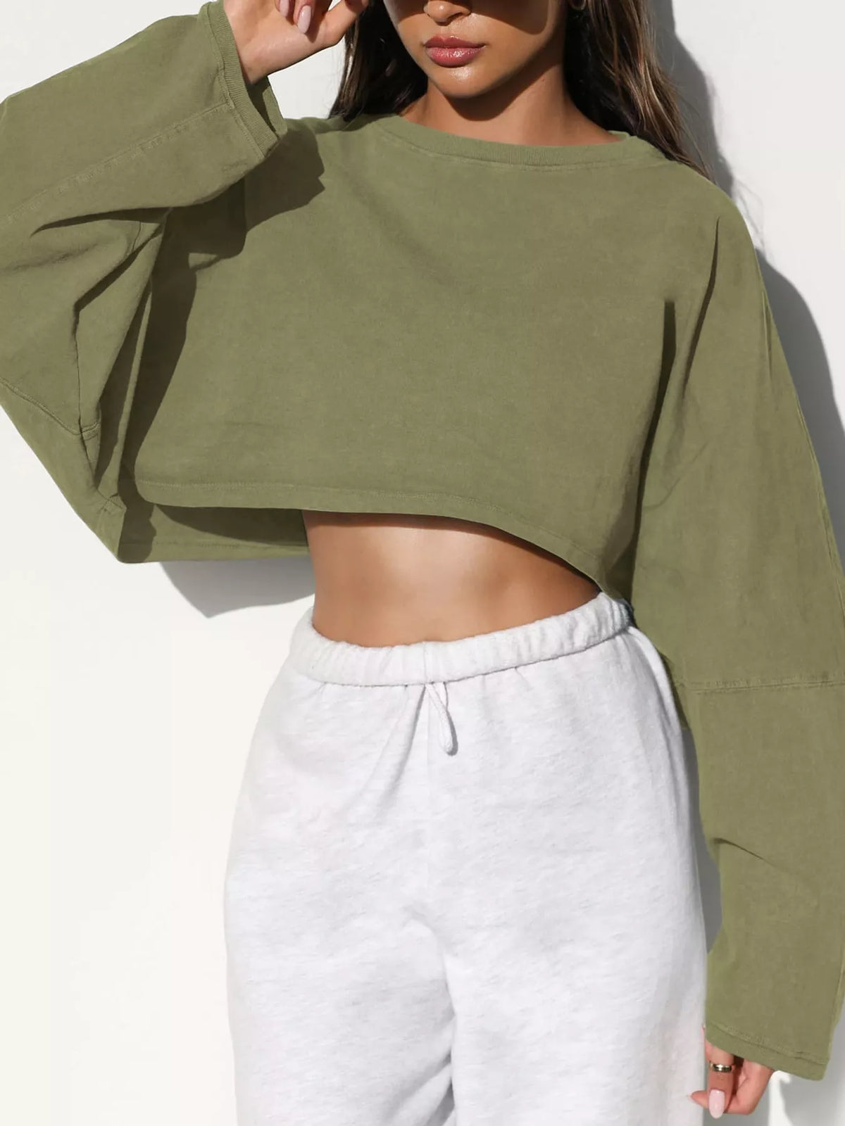 Cropped Sweatshirt in olive green, front view