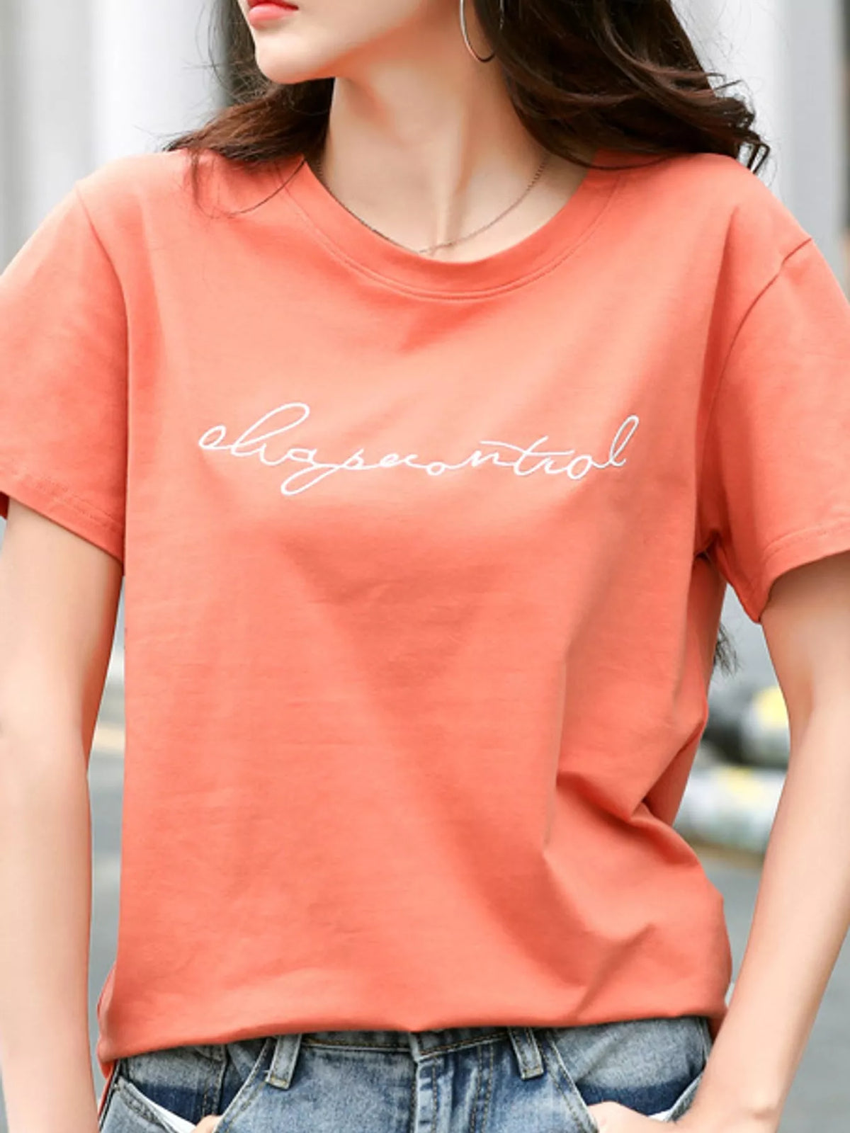 Coral letter embroidered round neck t-shirt
