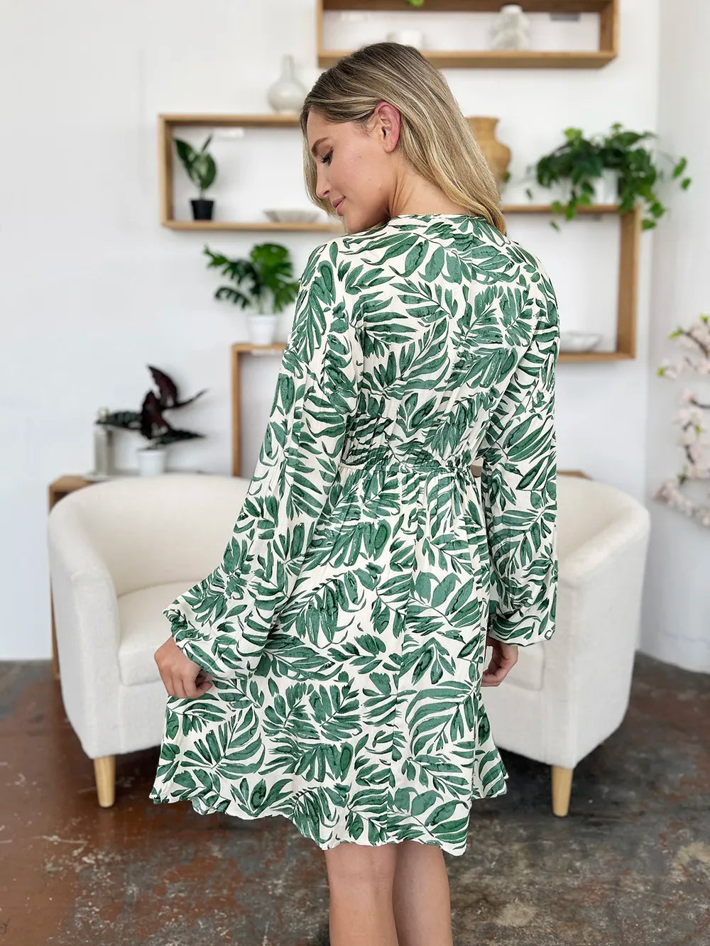 Women's apparel – product view 18