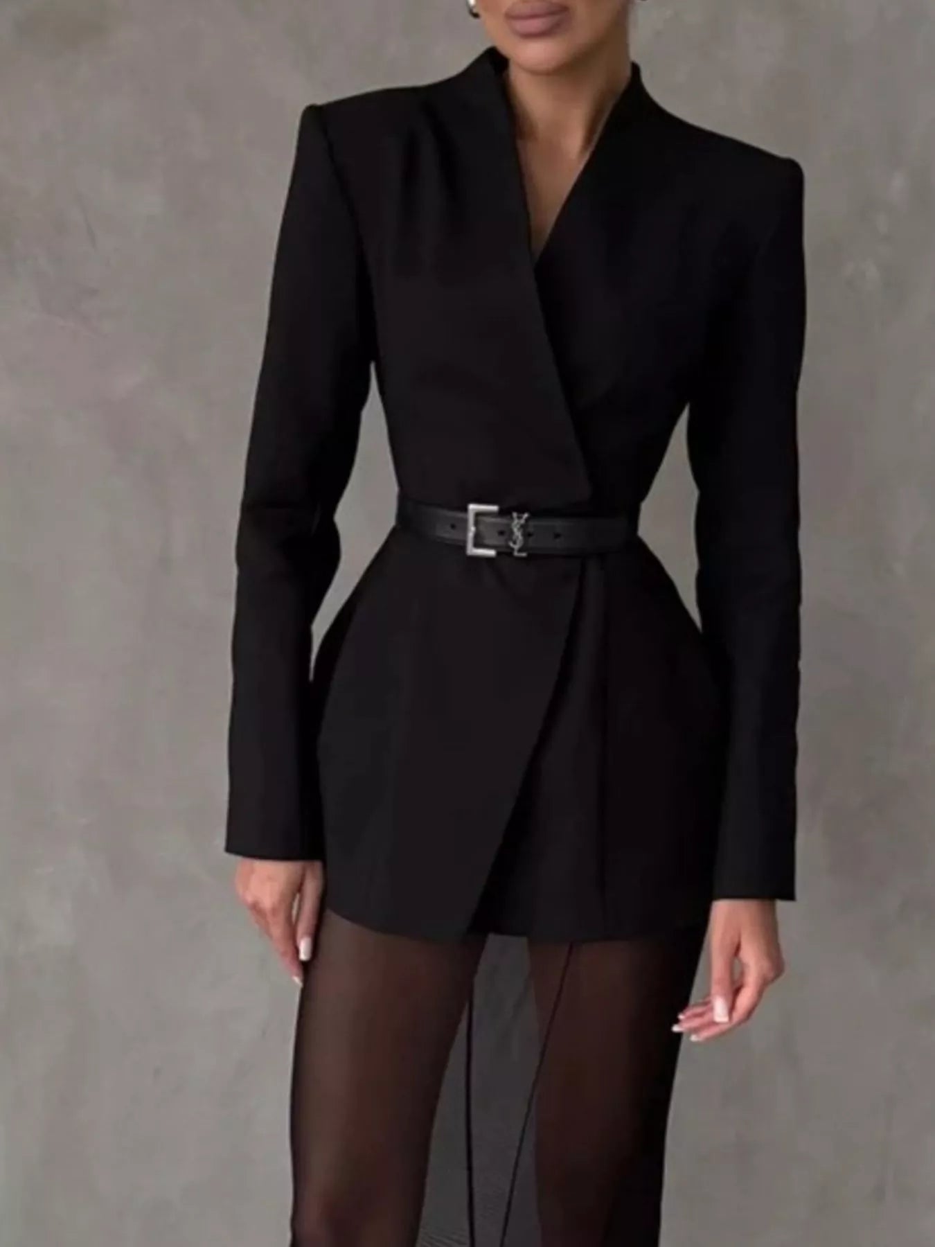 Trendsi Slim-Fit Structured Waist Blazer -