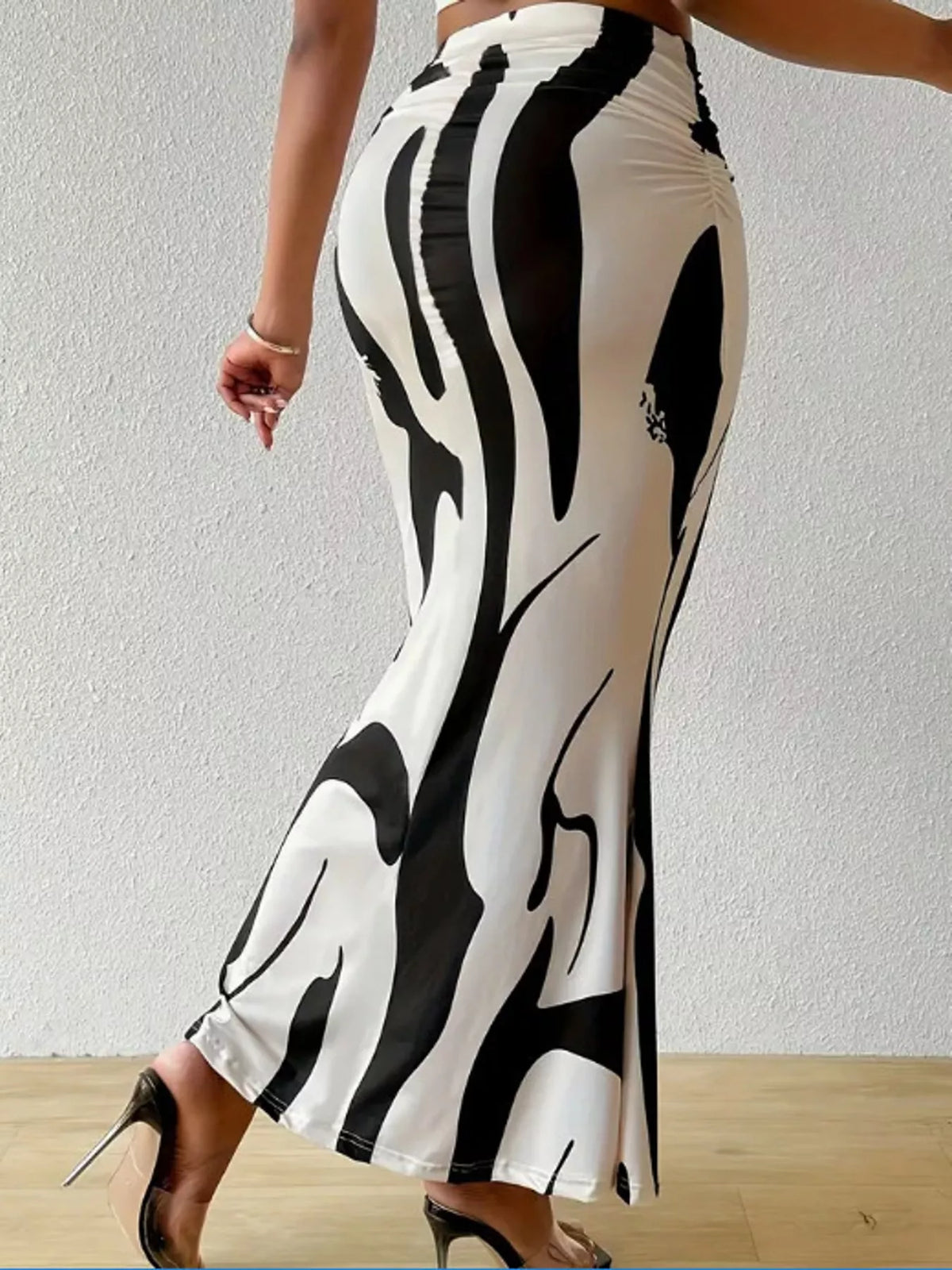Apricot high-waisted ruched printed maxi skirt