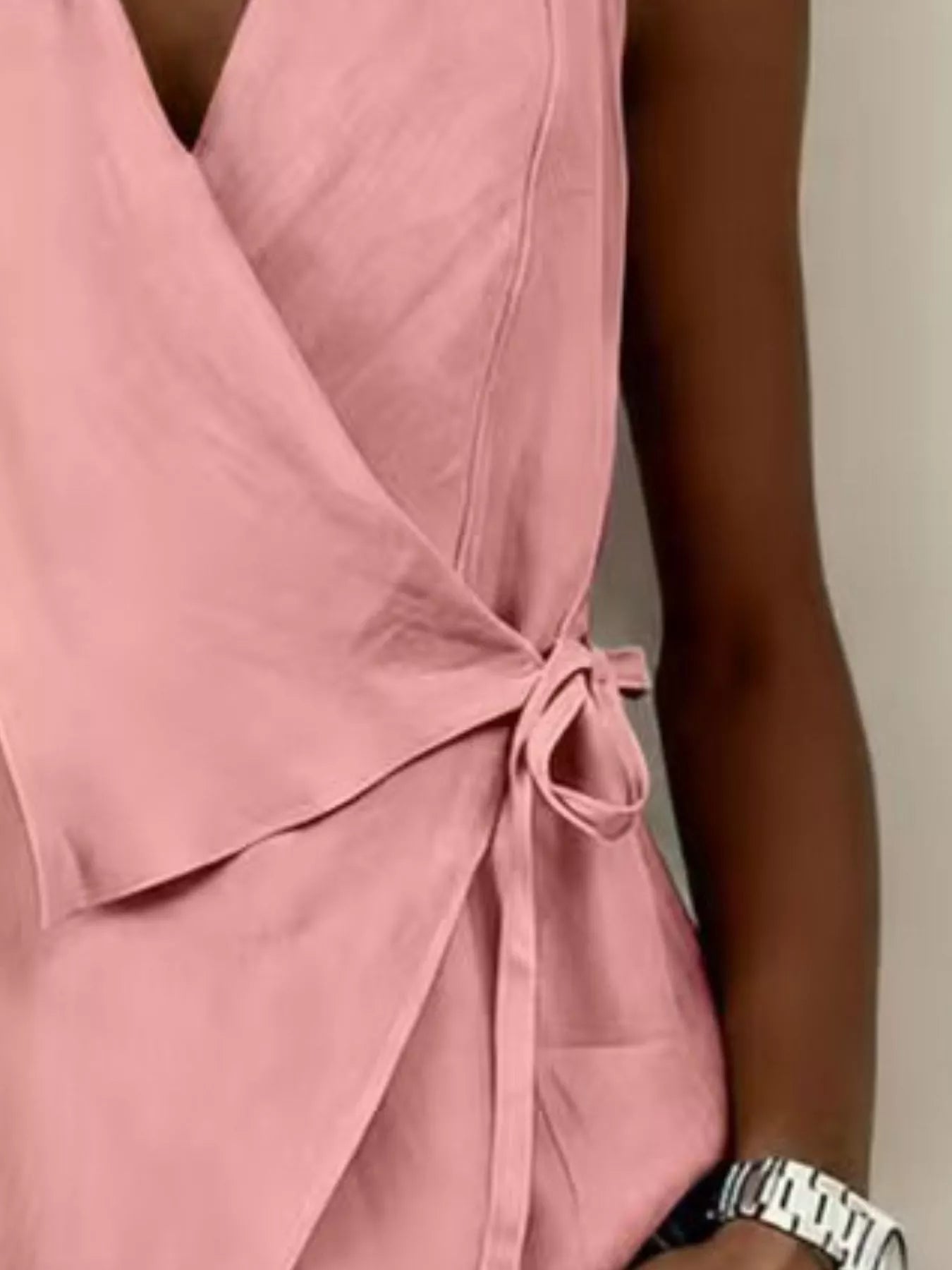 Trendsi Tie Detail Sleeveless Top -