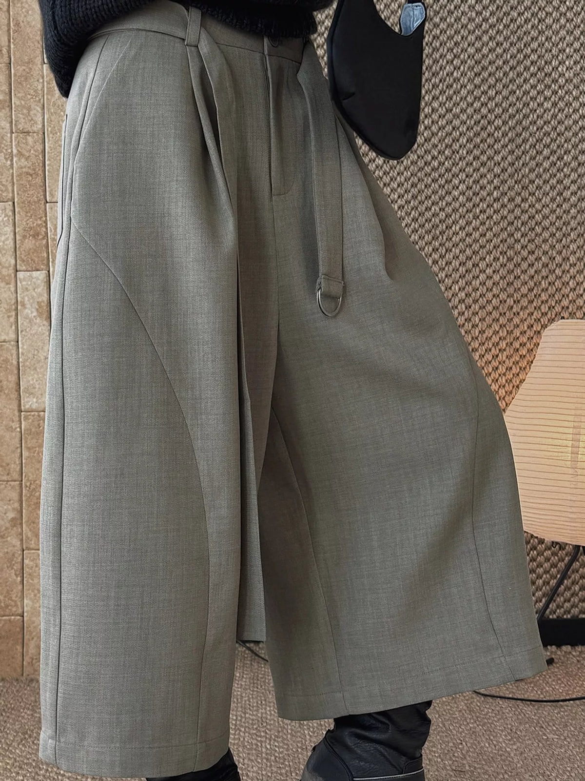 Capri pants, gray front