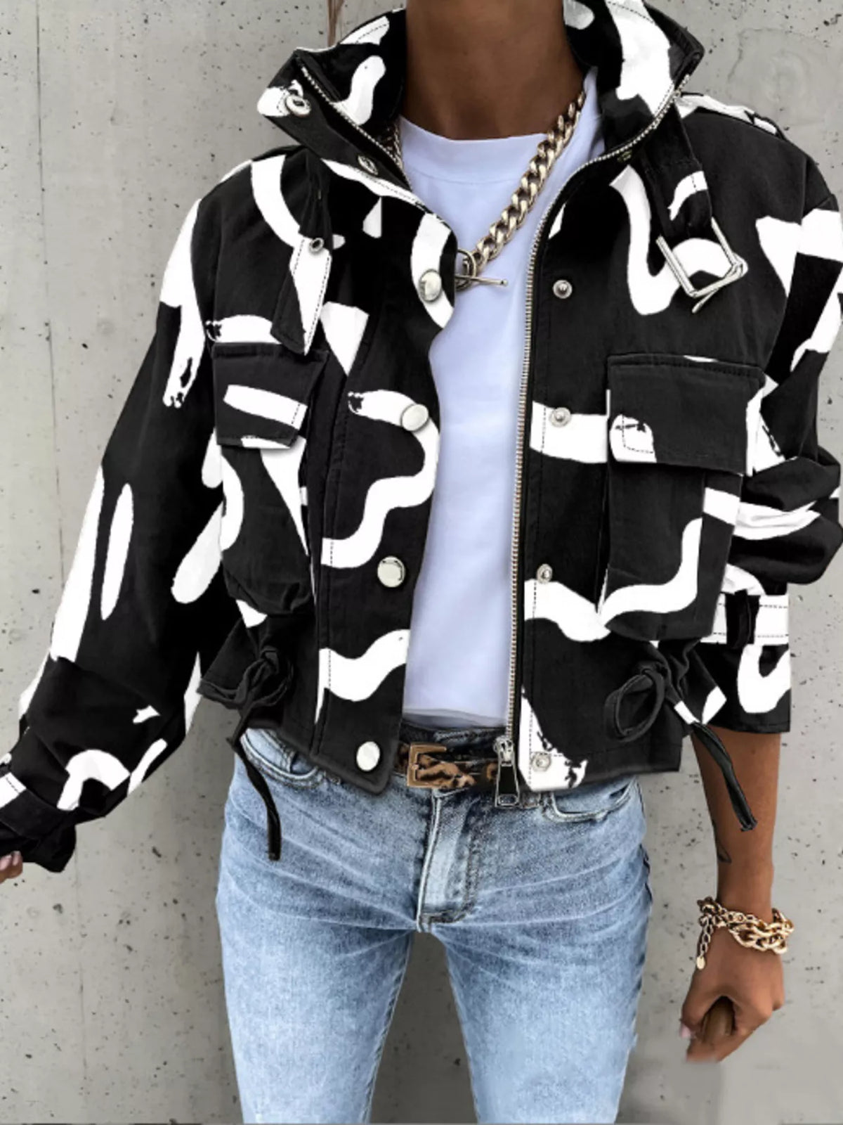 White snap down cropped jacket