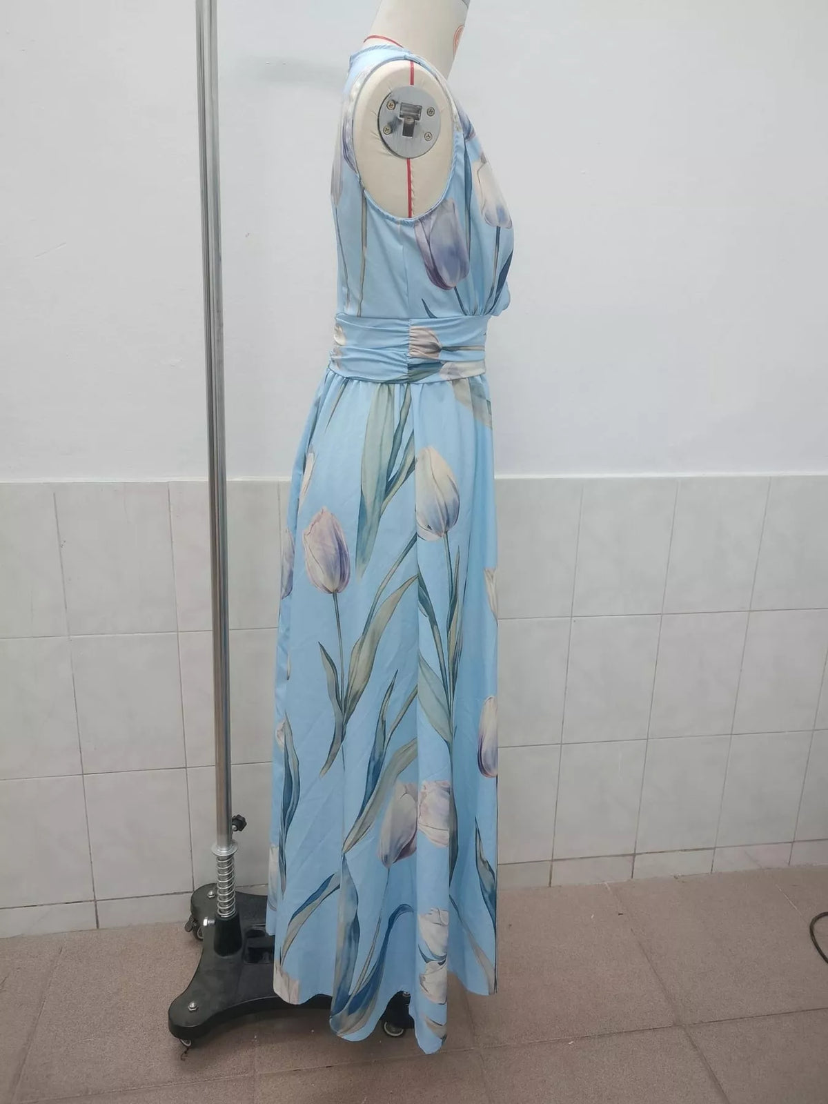 Women's Sleeveless Floral Print Maxi Dress in blue floral — mannequin side view