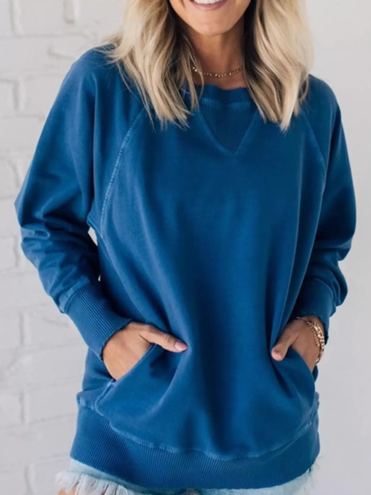 Blue crew neck raglan sleeve sweatshirt