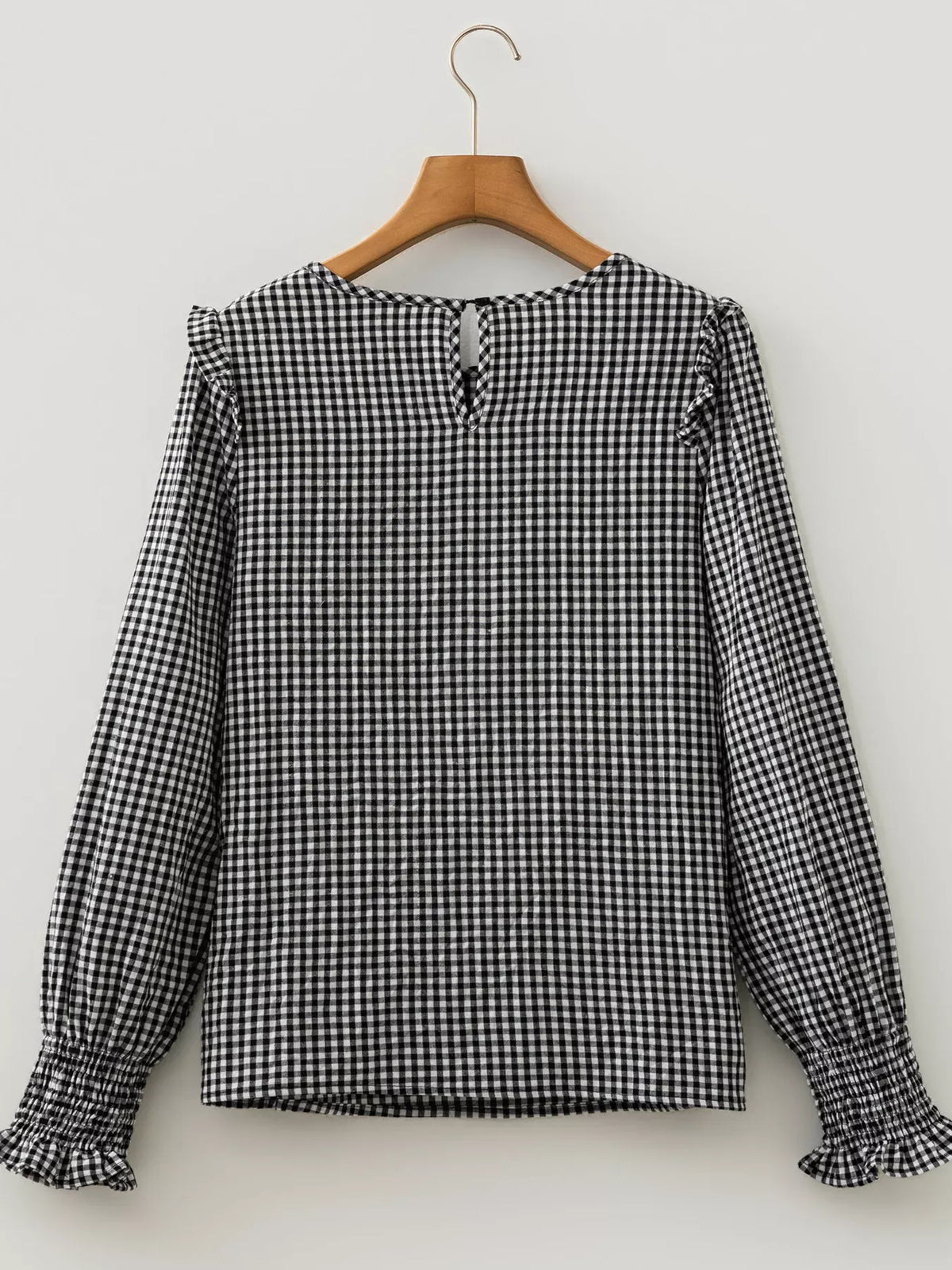 Gingham blouse, hanging back