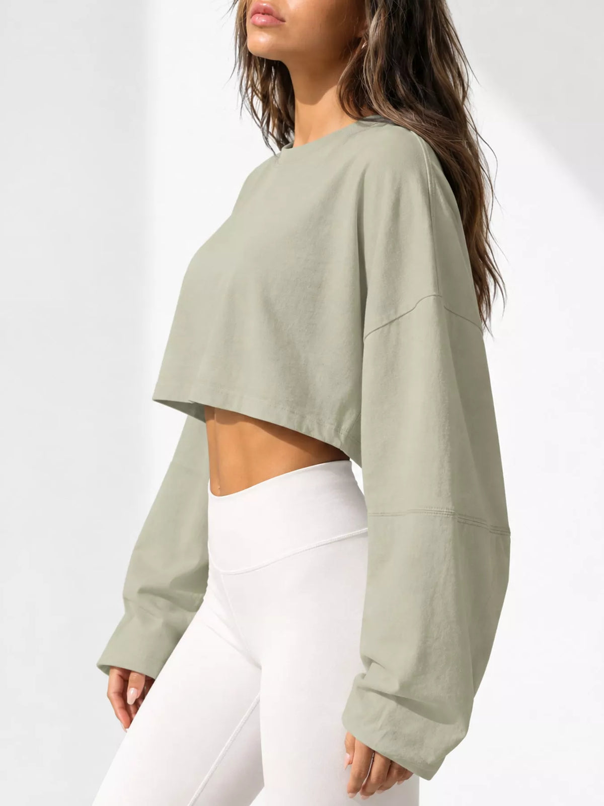 Cropped Sweatshirt in pale green, side view