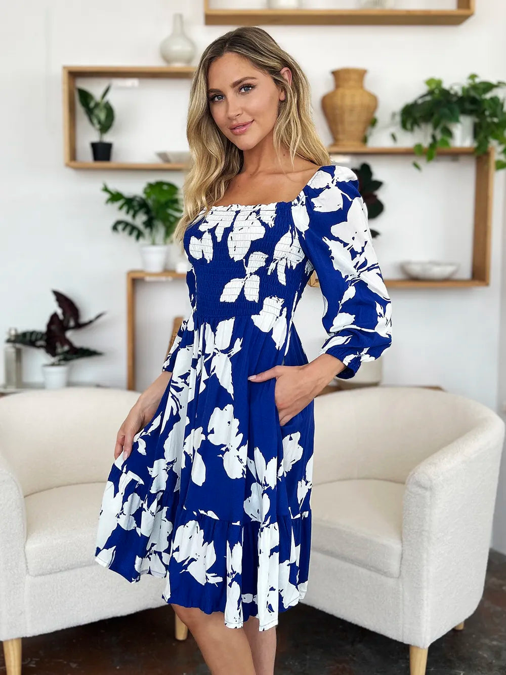 Women's apparel – product view 20