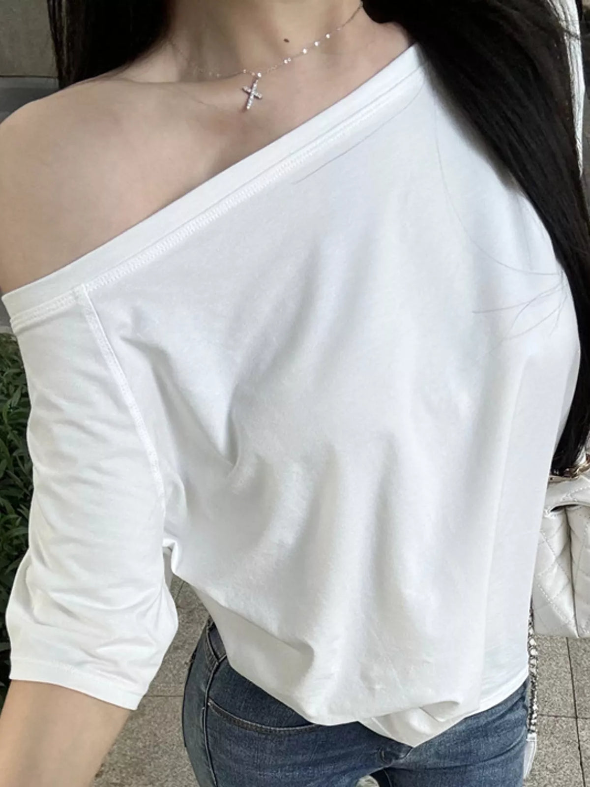 White asymmetric-neck T-shirt, neckline detail