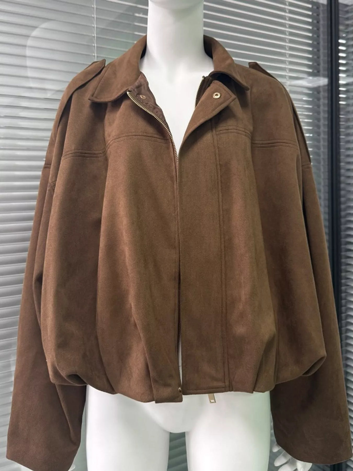 Cropped zip jacket, camel mannequin front