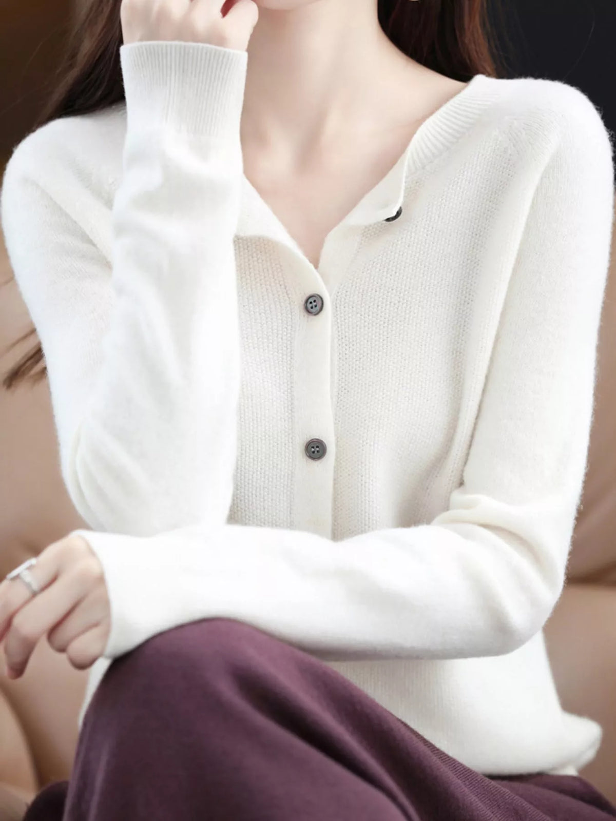 Ribbed cardigan, white seated front