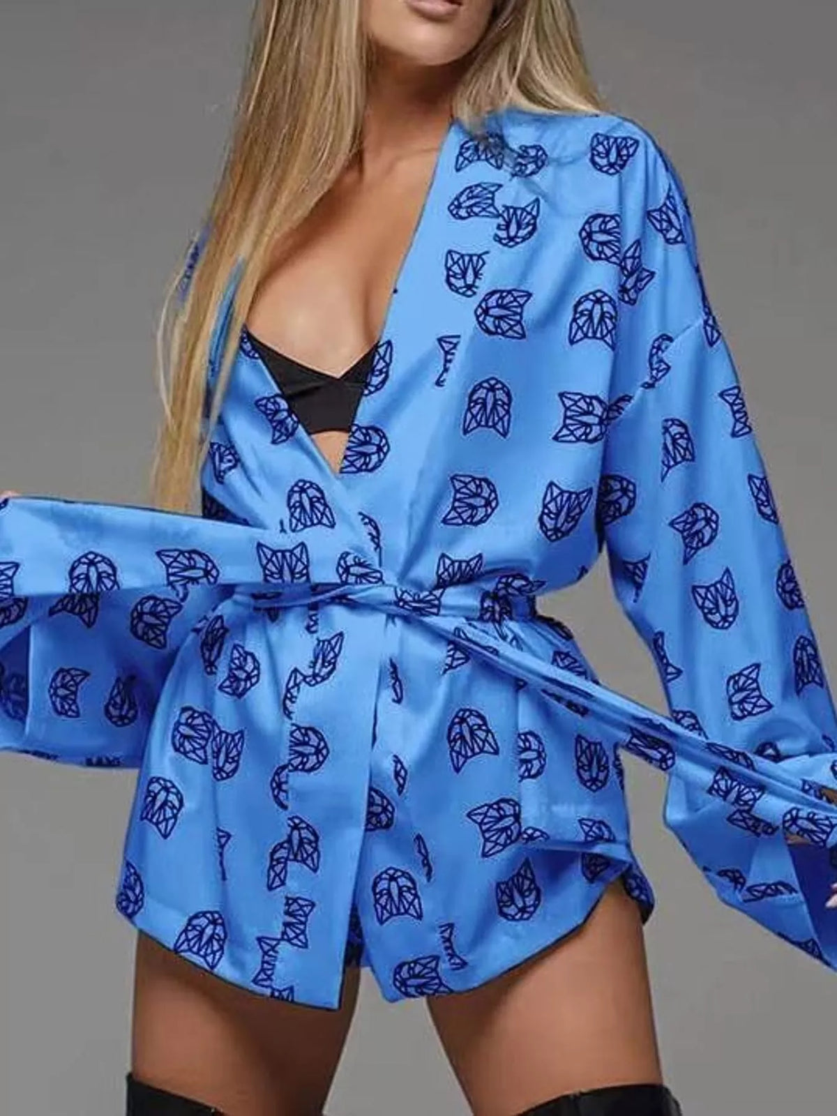 Printed cardigan and shorts set, blue cat-print belted front