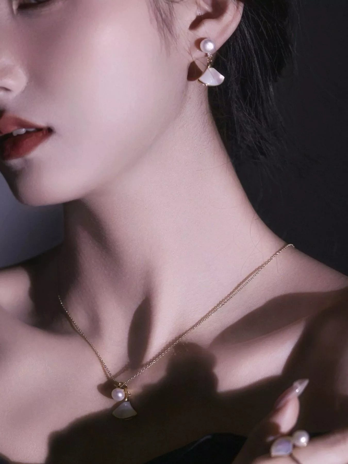 Trendsi Fan-Shaped Pearl Drop Earrings -
