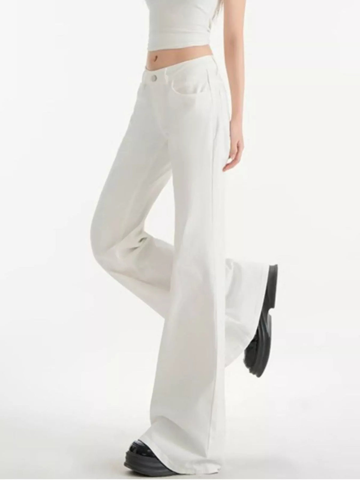 Pocketed Flare Jeans in white