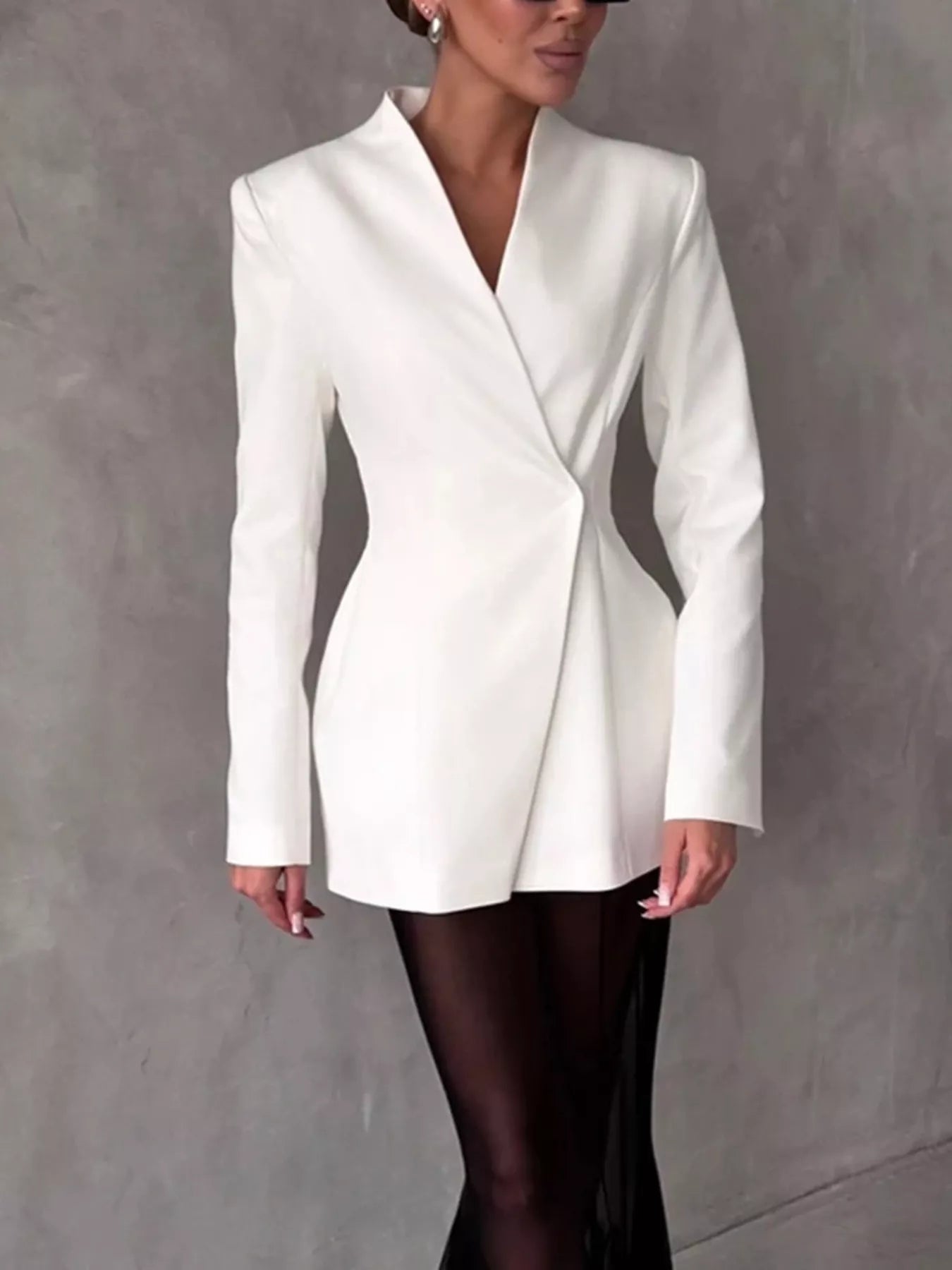 Trendsi Slim-Fit Structured Waist Blazer -