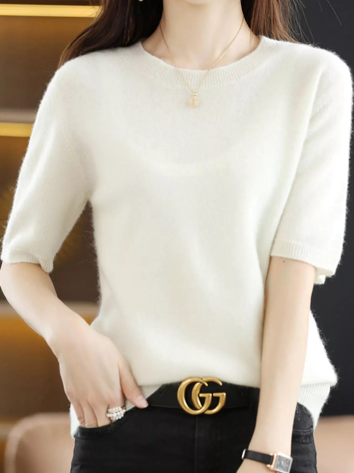 White round neck short-sleeve sweater