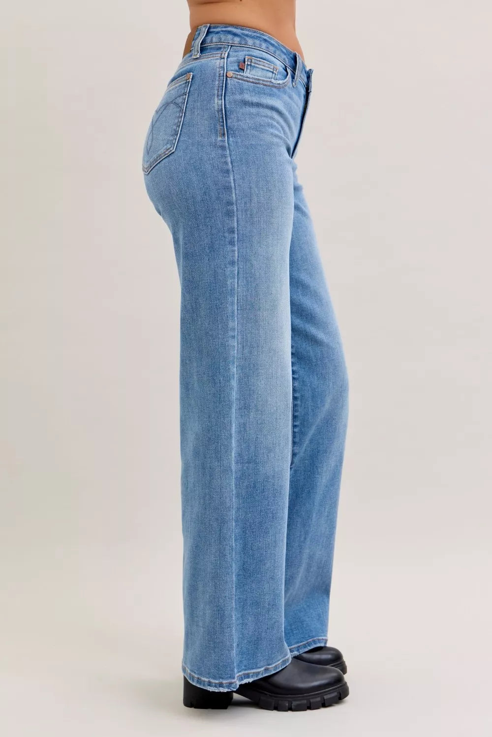 Women's jeans – product view 3