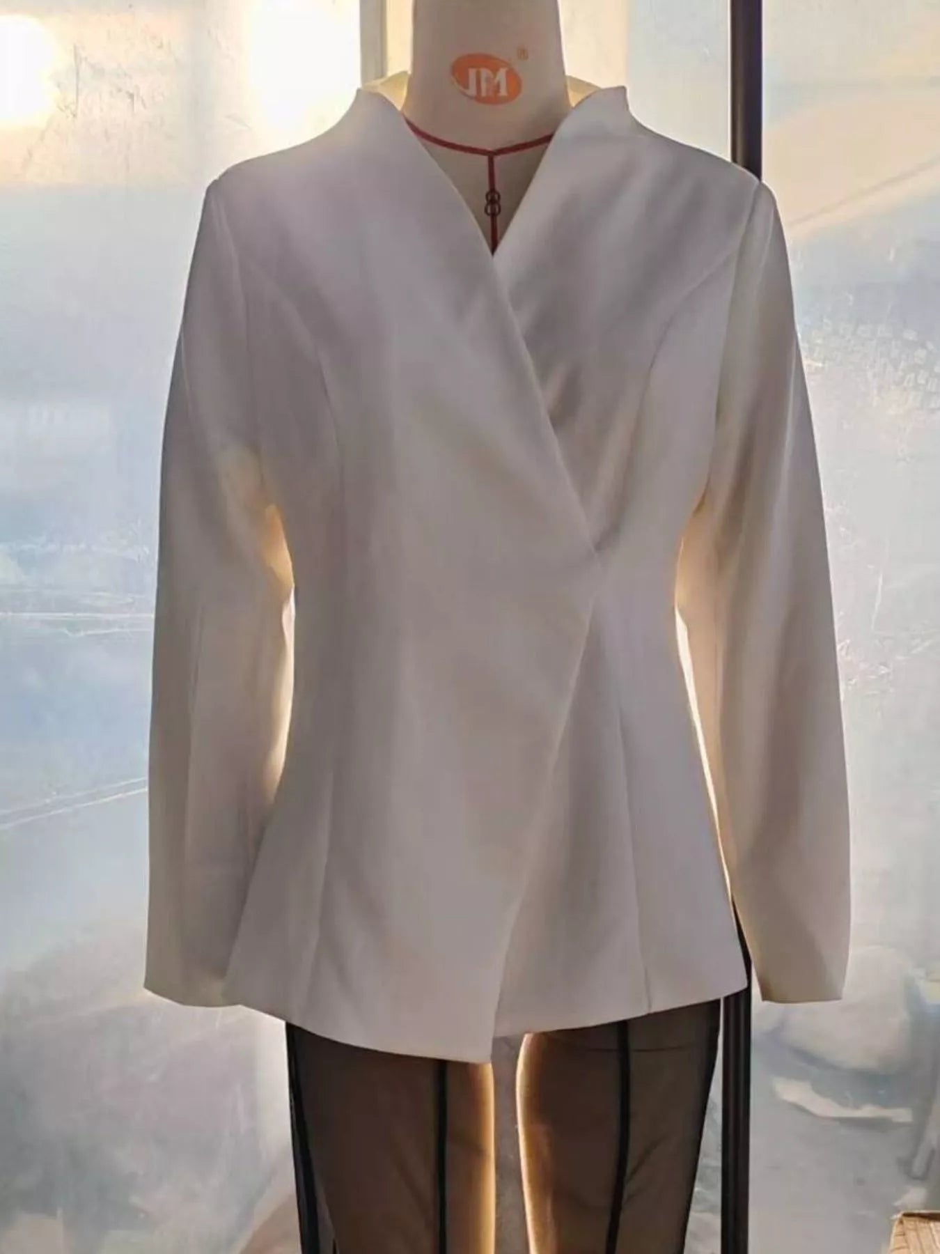 Trendsi Slim-Fit Structured Waist Blazer -