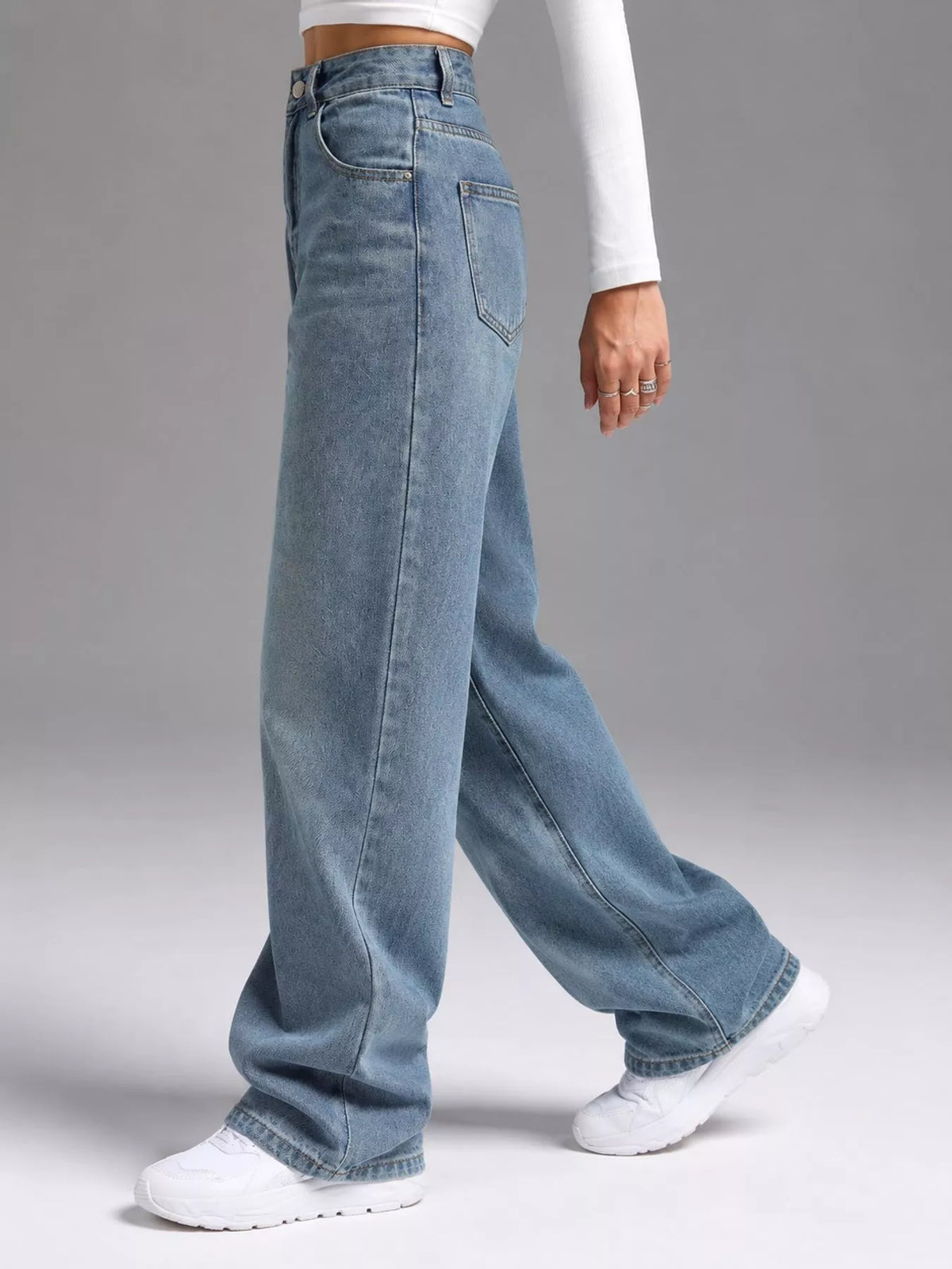 Wide-Leg Vintage Wash Jeans in light blue