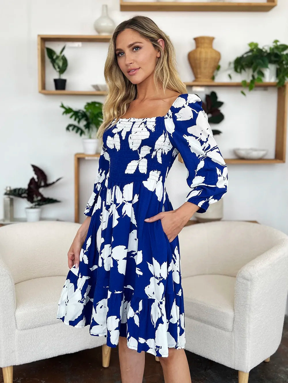 Women's apparel – product view 19