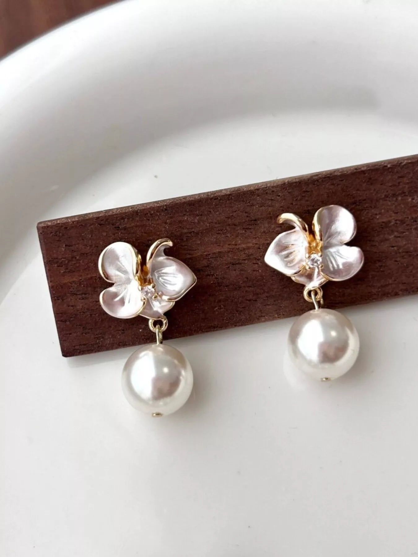 Trendsi Floral Pearl Drop Earrings -