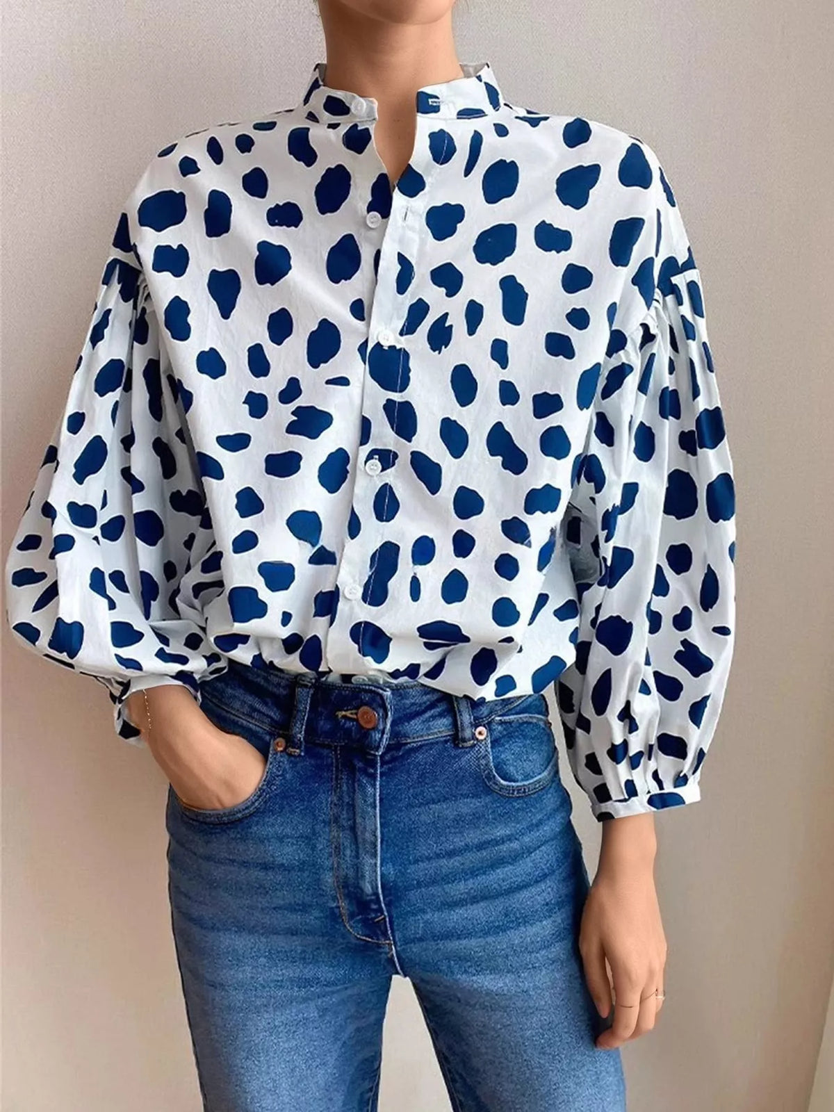 Printed puff-sleeve shirt, blue and white front