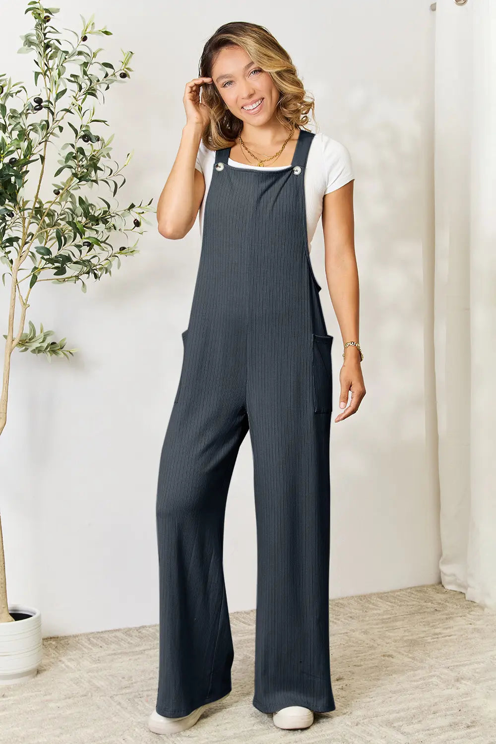 Women's apparel – product view 26