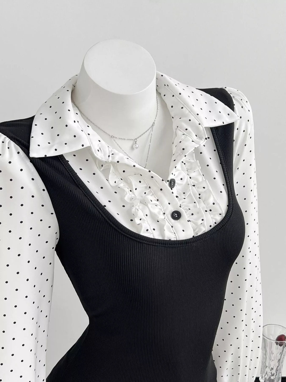 Polka-dot blouse, collar detail