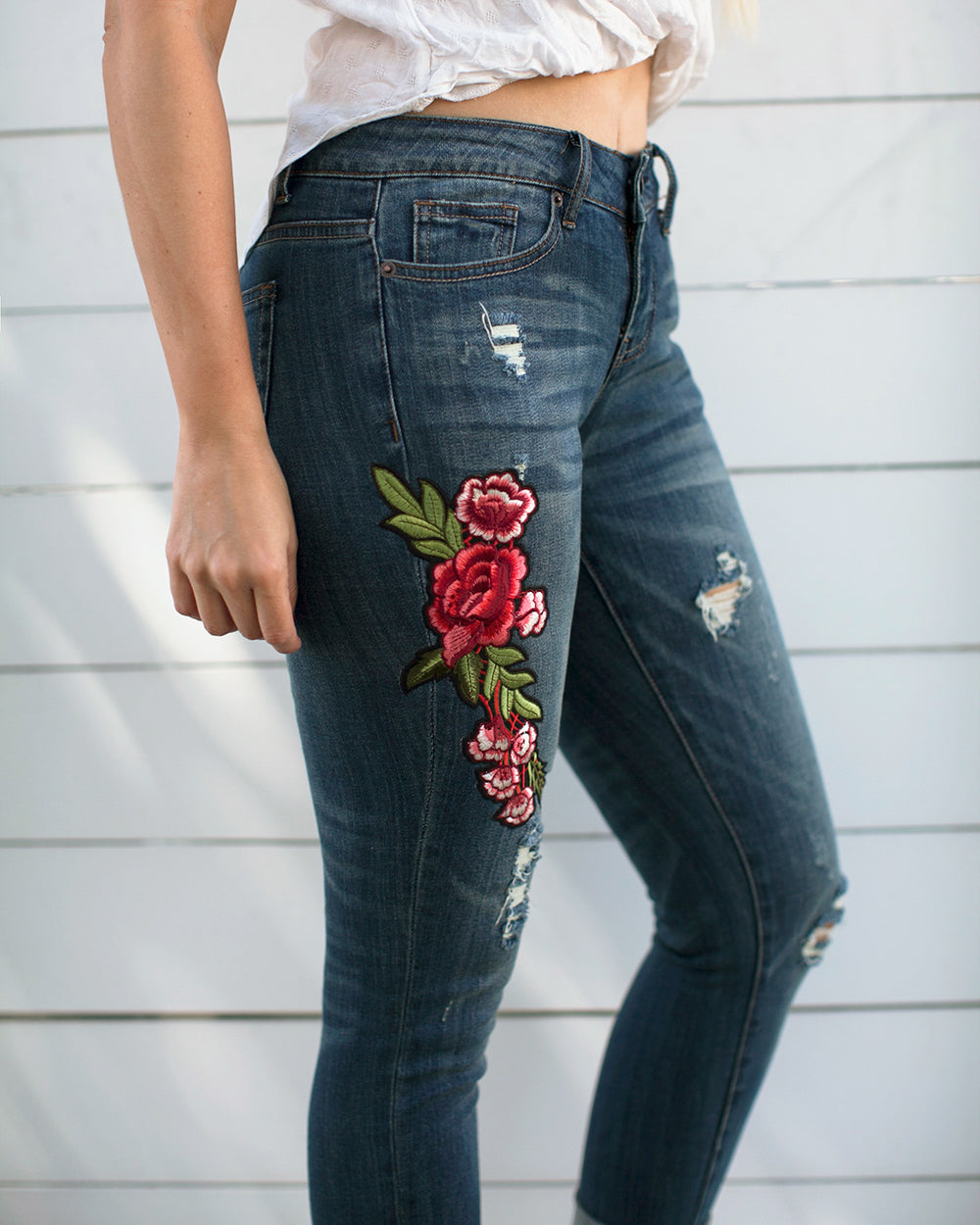 Niobe Clothing Capri Jeans with Embroidered Rose Accent - f_bottoms