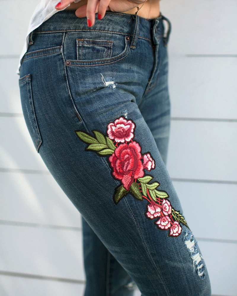 Capri Jeans with Embroidered Rose Accent – Niobe Clothing